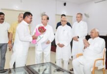 विश्वकर्मा पूजा पर पूर्व मुख्यमंत्री नीतीश कुमार से मिले मुन्ना सिंह, संगठन को लेकर हुई चर्चा