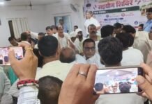 आक्रोशित जनप्रतिनिधियों और सी ओ के बीच समन्वय स्थापित कराया बी डी ओ ने।