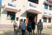 शराब के साथ दो गिरफ्तार, कुर्की वारंटी भी चढ़ा पुलिस के हत्थे