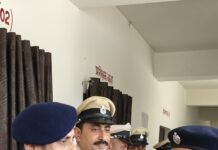 थाने में पदस्थापित विकास कुमार सिंह के पुलिस अवर निरीक्षक बनने पर थाने के कर्मियों सहित परिवार में भी खुशी का माहौल
