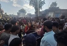 सूरज हत्याकांड के विरोध में शव रख ग्रामीणों ने तीन घंटे जाम किया बेतिया-सरिसवा मार्ग