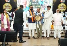 बगहा के जाने माने पर्यावरण विद को मुख्यमंत्री सम्राट चौधरी ने किया सम्मानित