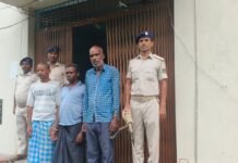 72 लीटर देसी शराब के साथ तीन कारोबारी गिरफ्तार, कोर्ट भेजे गए