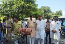 वाल्मीकिनगर सांसद सुनील कुमार ने बगहा नगर सहित ग्रामीणों क्षत्रों के बाढ़ प्रभावित क्षेत्रों का किया दौरा