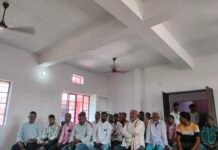 विद्यालय मार्ग पर गंदगी से परेशान छात्र-छात्राएं, पंचायत से सफाई की मांग