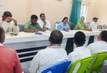 बाढ़ प्रभावित वार्डों की स्थिति जानने निकलीं एसडीएम, पार्षदों से ली पीड़ित परिवारों की जानकारी