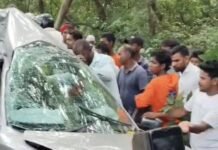 तेज रफ्तार कार अनियंत्रित होकर पेड़ से टकराई आधा दर्जन लोग घायल, एक की हालत गंभीर