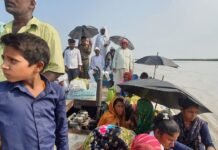 ठकराहा के श्रीनगर पंचायत में विधायक ने बांटी राहत सामग्री