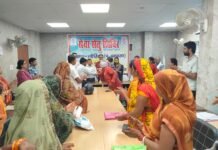 सरकार आपके द्वार की पहल, सेवा सेतु शिविर में योजनाओं के लिए लिए जा रहे आवेदन