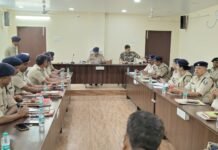 बगहा पुलिस की अपराध गोष्ठी में सख्ती का संदेश, बेहतर प्रदर्शन पर पुरस्कार और लापरवाही पर कार्रवाई