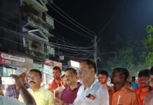 गैस वितरकों ने कैंडल मार्च निकाल जताया विरोध
