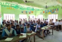दुर्गंध, पेयजल संकट और चहारदीवारी की कमी से परेशान 407 विद्यार्थी