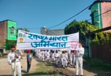 स्वच्छता संदेश के साथ सड़कों पर उतरे हजारों छात्र, चखनी रजवटिया में निकली भव्य प्रभात फेरी