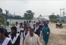 गांधी जयंती पर मोतीलाल उच्च माध्यमिक विद्यालय से निकली प्रभात फेरी
